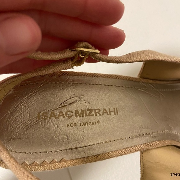 Isaac Mizrahi tan peep toe heels‎ — size 9.5 - Picture 5 of 8